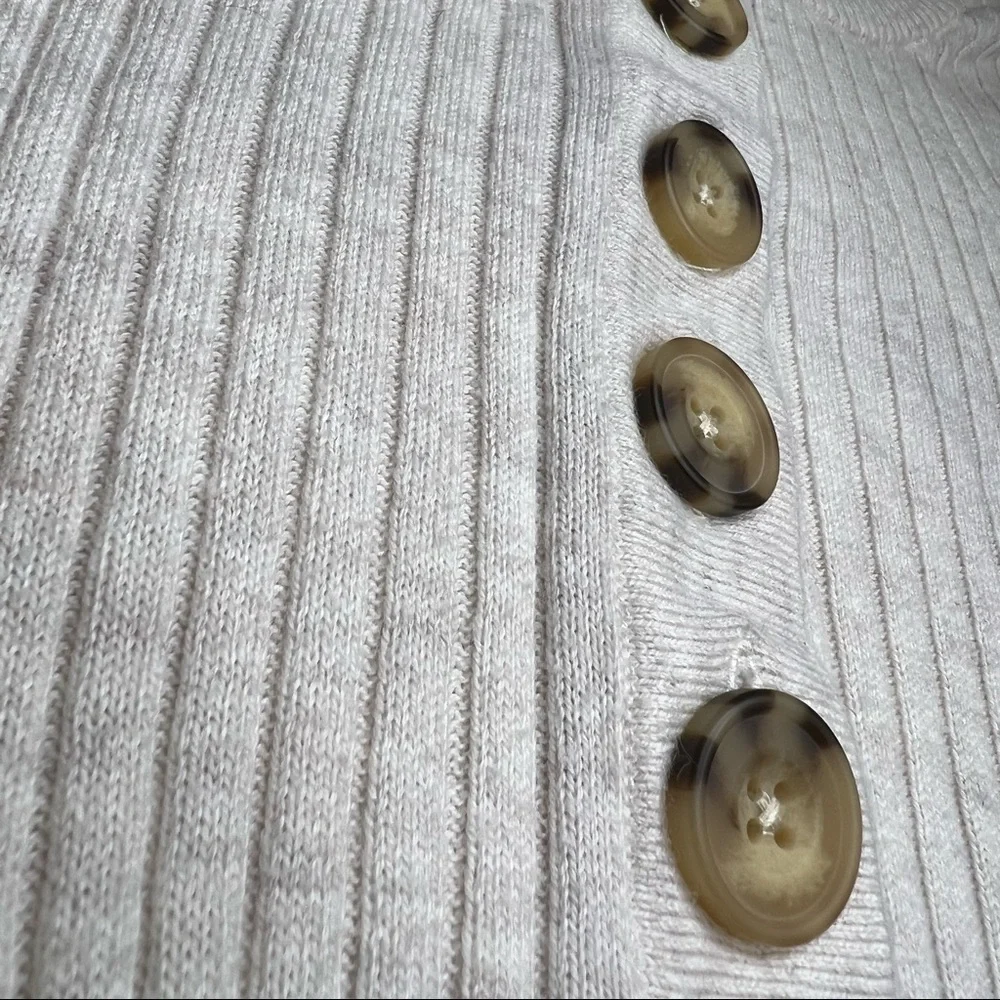 American Eagle Creme sweater - Picture 7 of 10